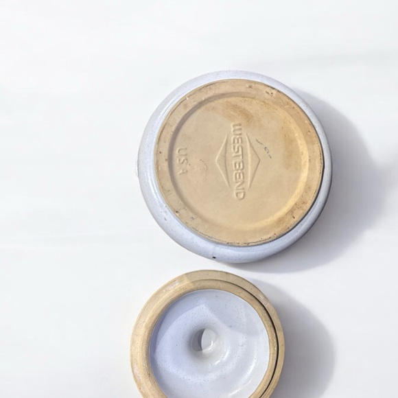 **SOLD** Vintage West Bend Ceramic Beanpot with Lid - Picture 5 of 5